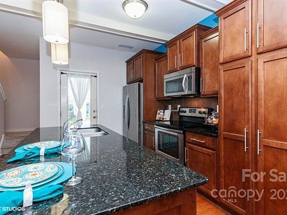 4th image of 515 Alderman Ln