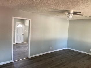 1402 10th St, Levelland, TX 79336