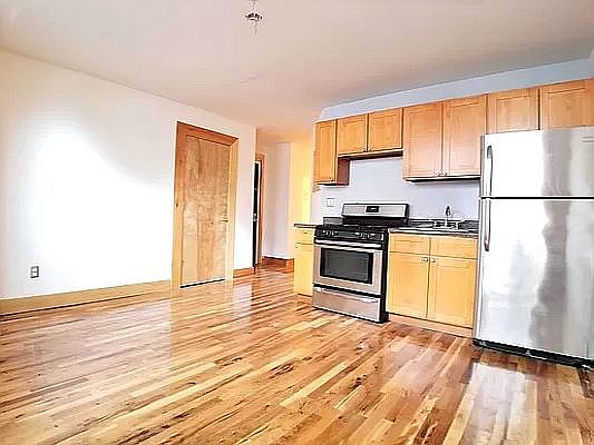 1st image of 360 Franklin Ave APT 2L