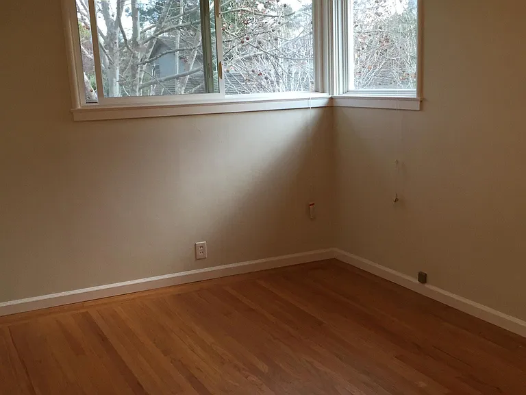 555 Miramonte Ave — Photo 12