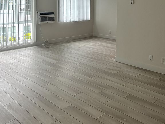 3rd image of 4433 Murietta Ave #22