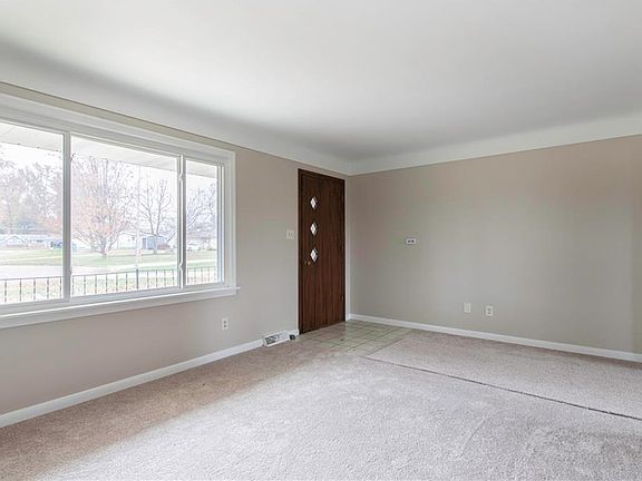 4th image of 34 Crabwood Ct