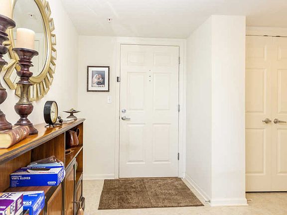 4th image of 410 Western Ave #503