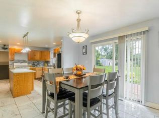 3N555 Locust Ave, West Chicago, IL