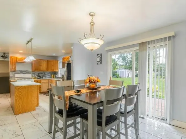 3N555 Locust Ave, West Chicago, IL 60185