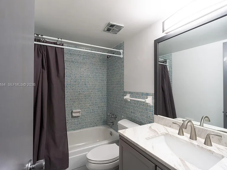 1205 Mariposa Ave #428 — Photo 9