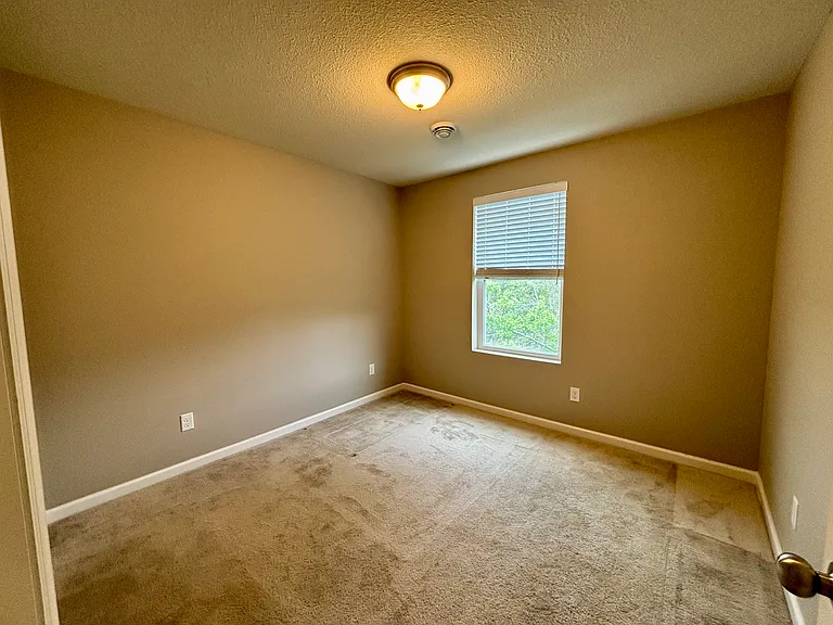 5176 Hampton St NE — Photo 10