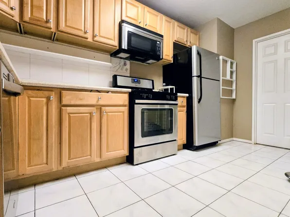 118-18 Union Turnpike image 4 of 29