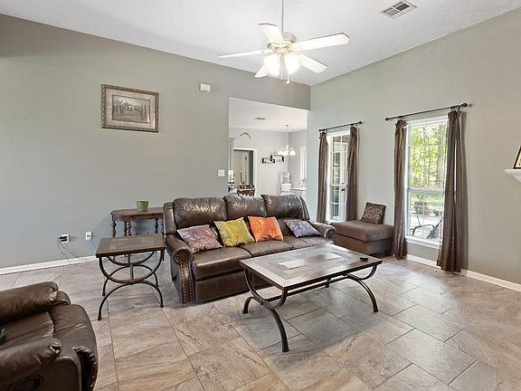 5th image of 639 Donna Dr