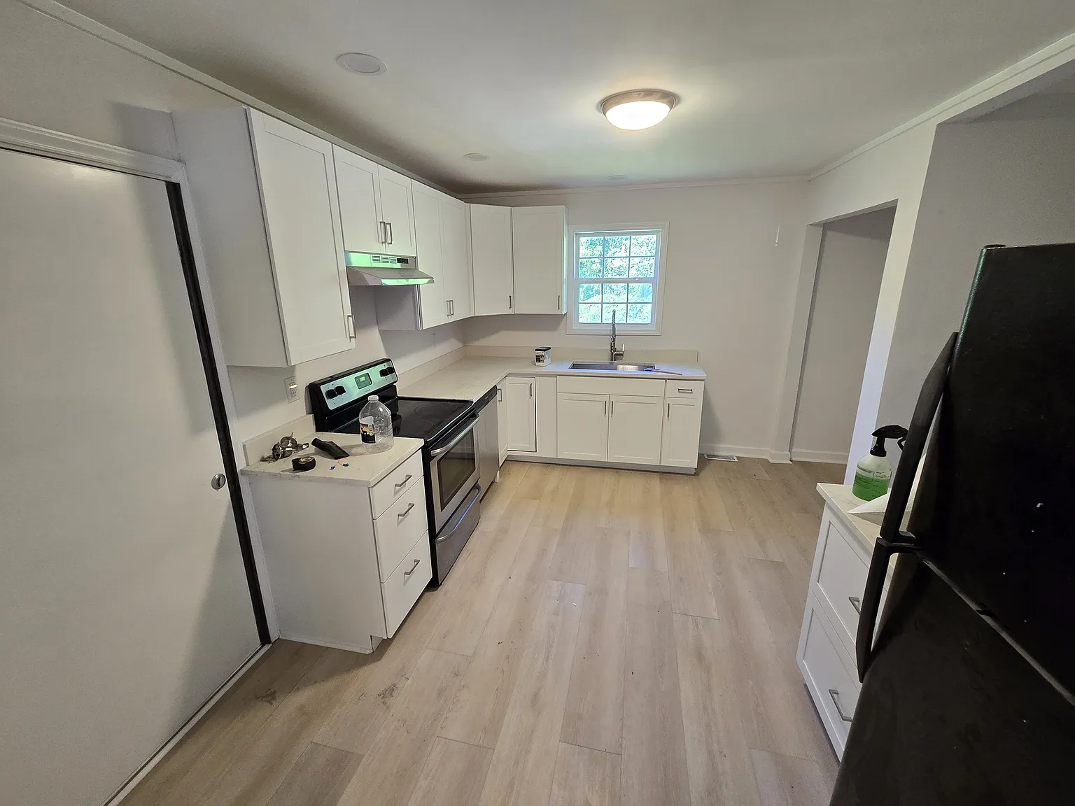 3 bed, 980 sqft, $1,600 — Photo 3
