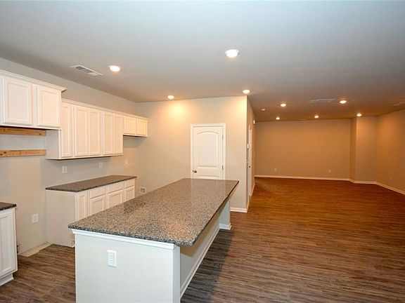5th image of 311 Pinewood Dr