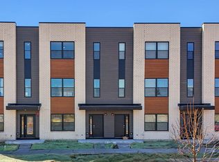 2223 Waters Edge Dr, Schaumburg, IL