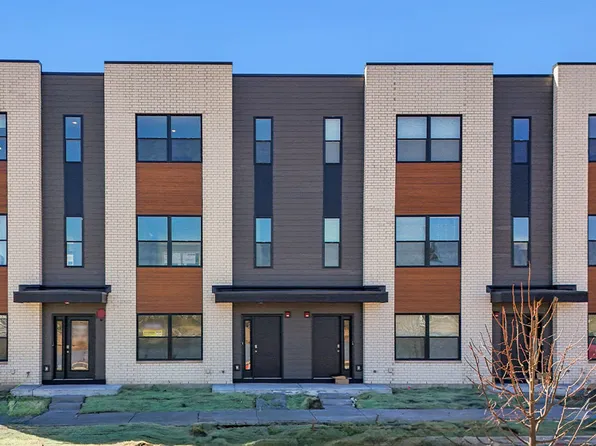 2223 Waters Edge Dr, Schaumburg, IL 60173