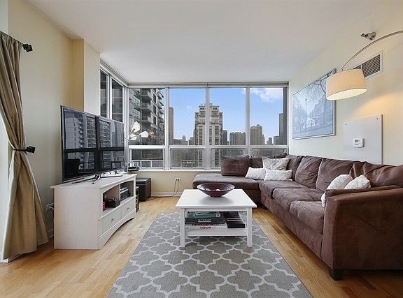2nd image of 330 W Grand Ave APT 1706
