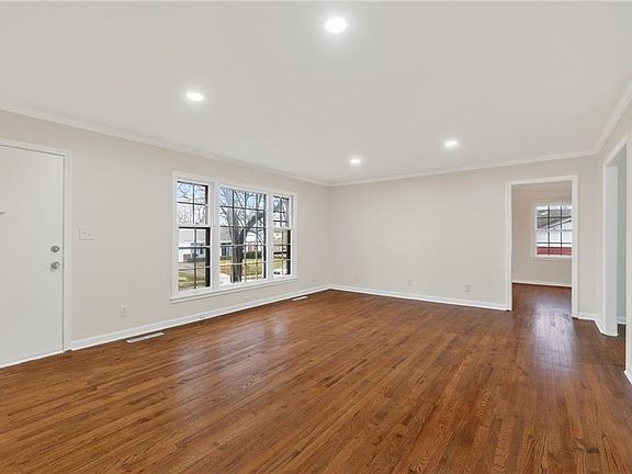 2nd image of 3903 NE 51st Ter