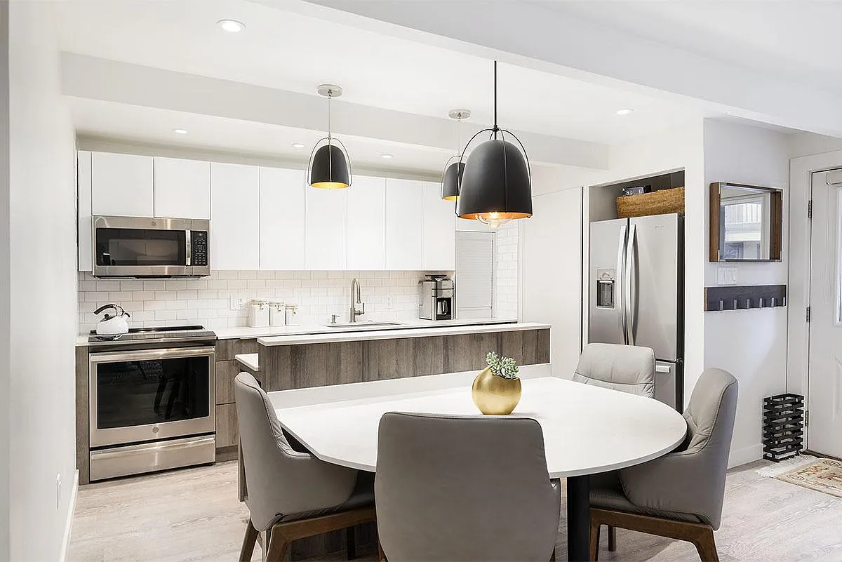 1 bed, 640 sqft, $10,000 — Photo 1