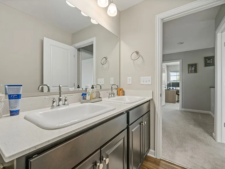 1033 Quarry Oak Dr — Photo 9