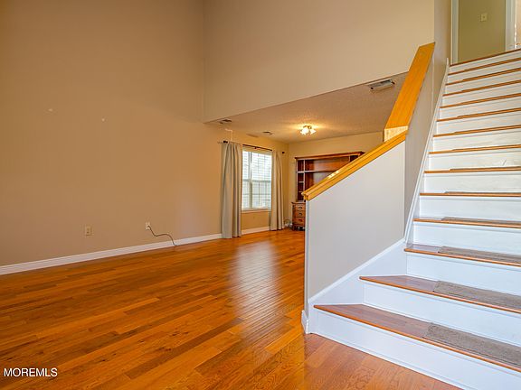 2nd image of 60 Glenn Oaks Court