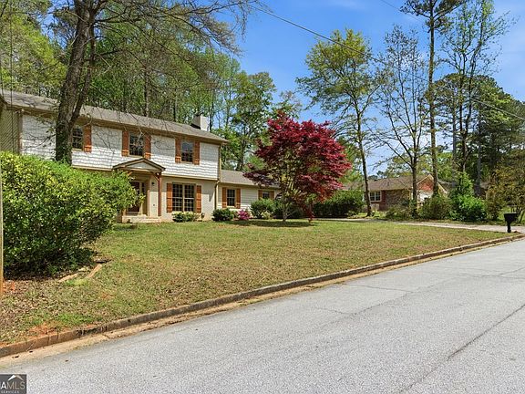 4th image of 532 Valley Woods Cir SE
