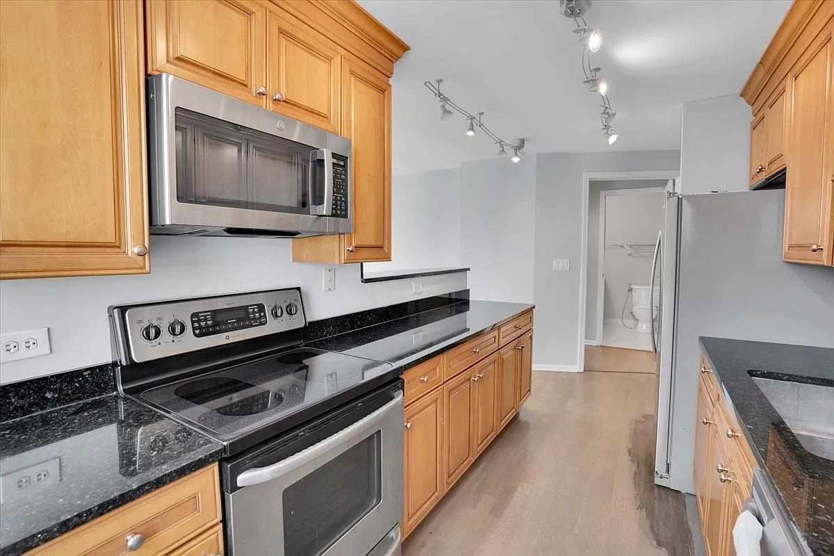 2 bed, 1200 sqft, $3,500 — Photo 2