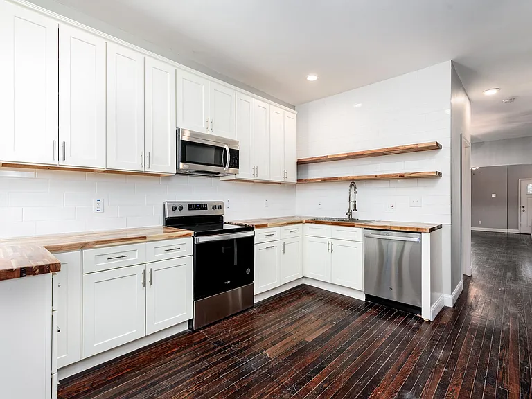 3151 Michigan Ave — Photo 8