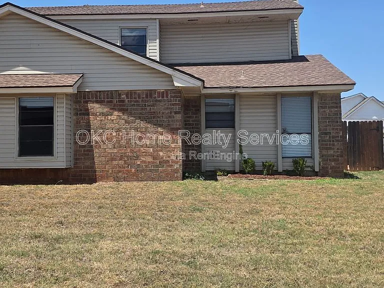 6715 Lyrewood Ln — Photo 1