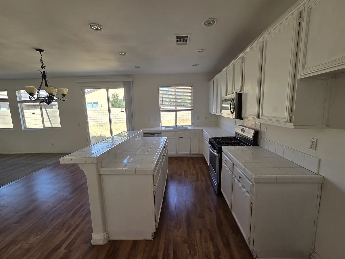 Building Photo - 44528 Orchard Ln