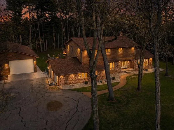 3600 North Woodbury Lane, Janesville, WI 53545