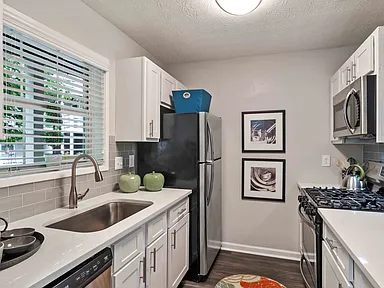 Glen Lake Apartments