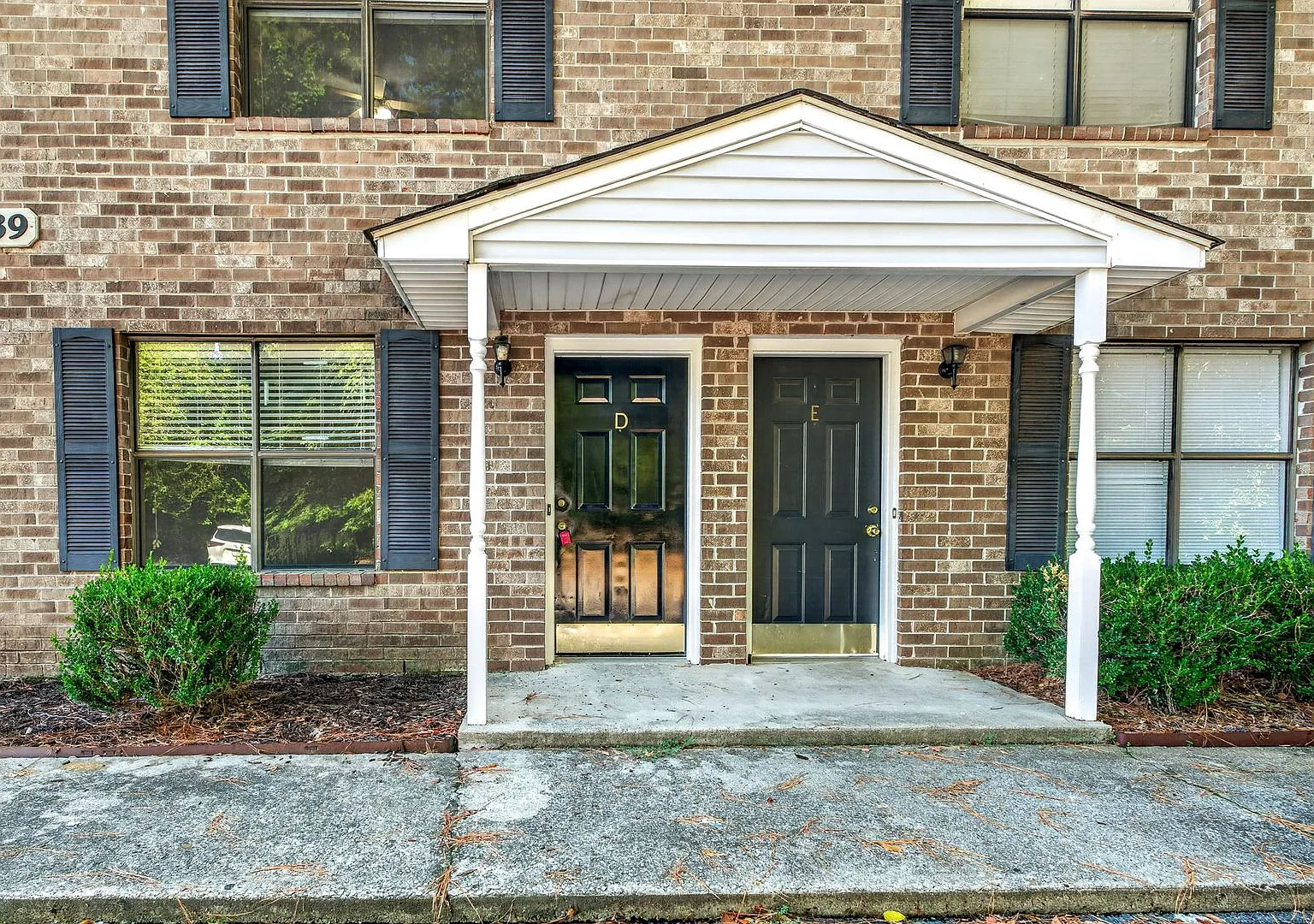 Convenient Living Near Park Circle — Photo 3