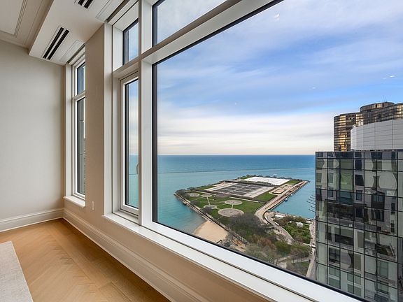 5th image of 451 E Grand Ave #4503