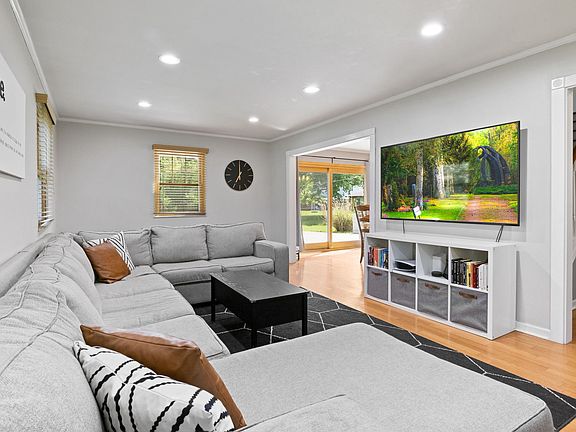 4th image of 8025 Stafford Ct