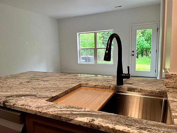 2nd image of 612 Pointe Dr