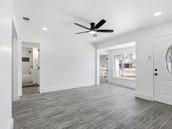 4th image of 804 W 20th St