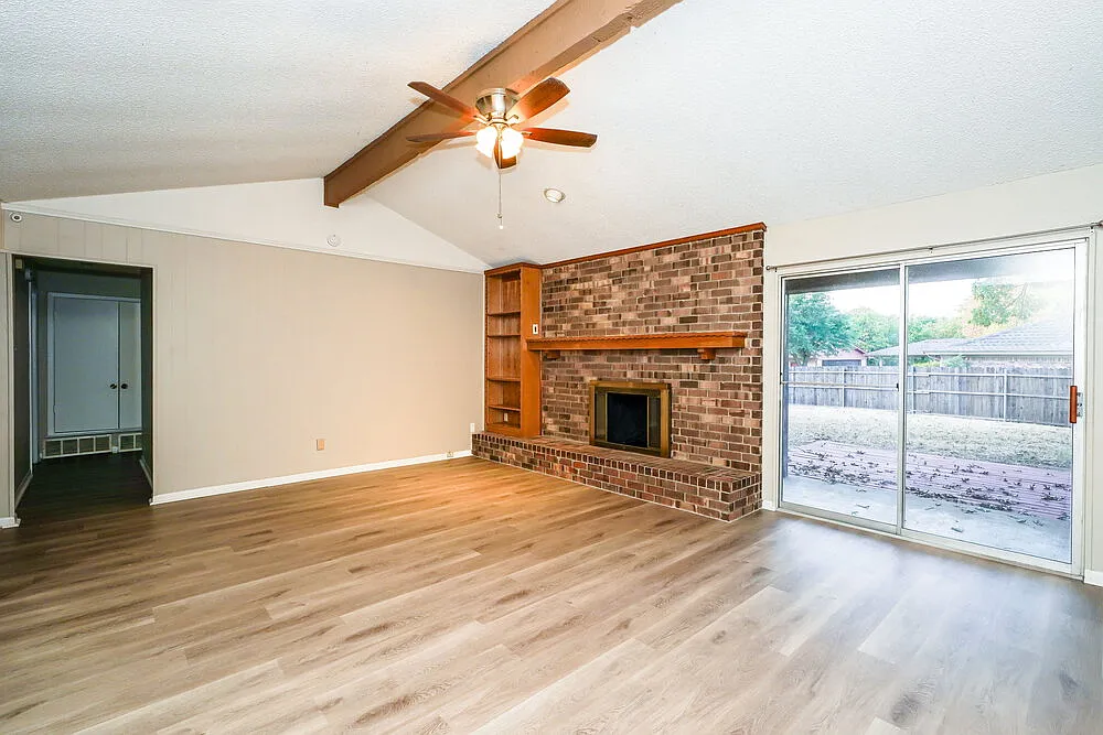 3 bed, 2.0 bath, 1523 sqft, $2,075 — Photo 4