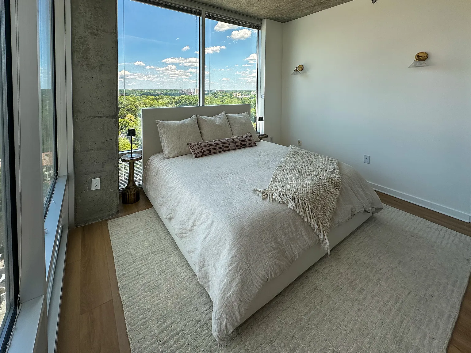 1 bed, 872 sqft, $2,850 — Photo 4
