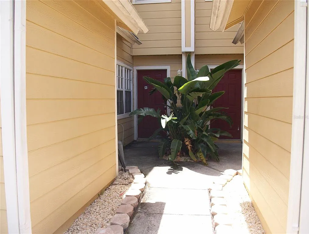 3 bed, 2.0 bath, 1811 sqft, $1,700 — Photo 3