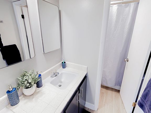 4th image of 620 N 100 W