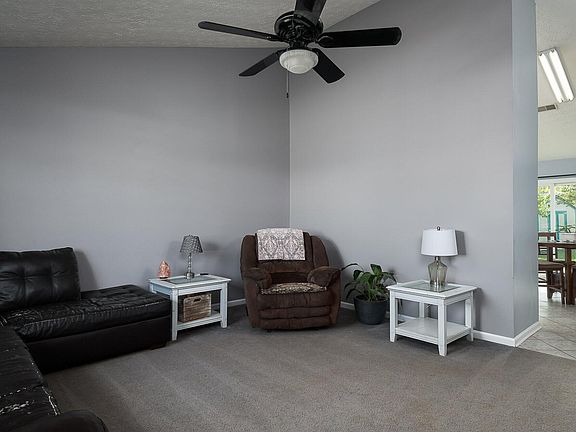 3rd image of 261 Holly Ln