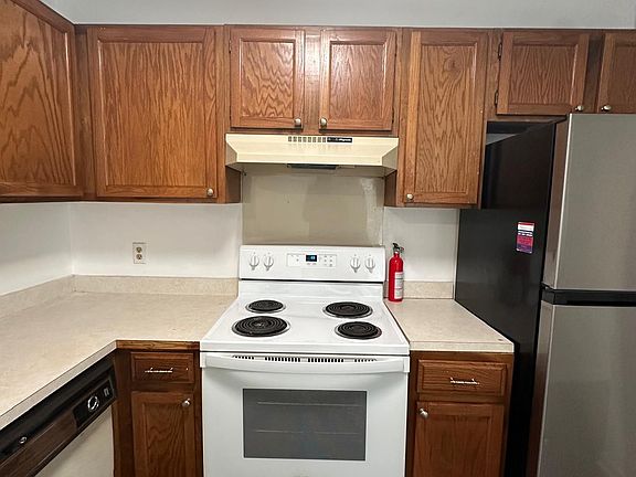 5th image of 141 Villa Ct #A