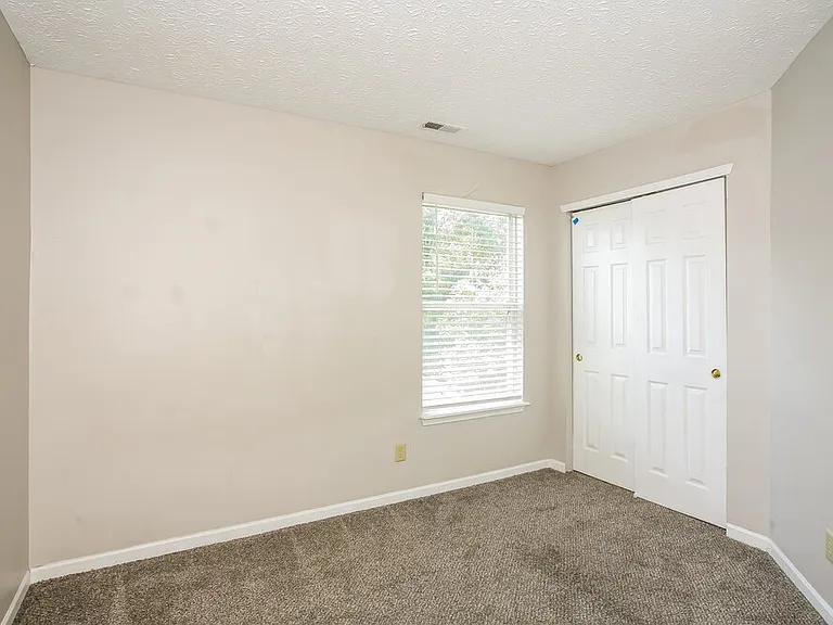 4487 Connaught East Dr — Photo 14