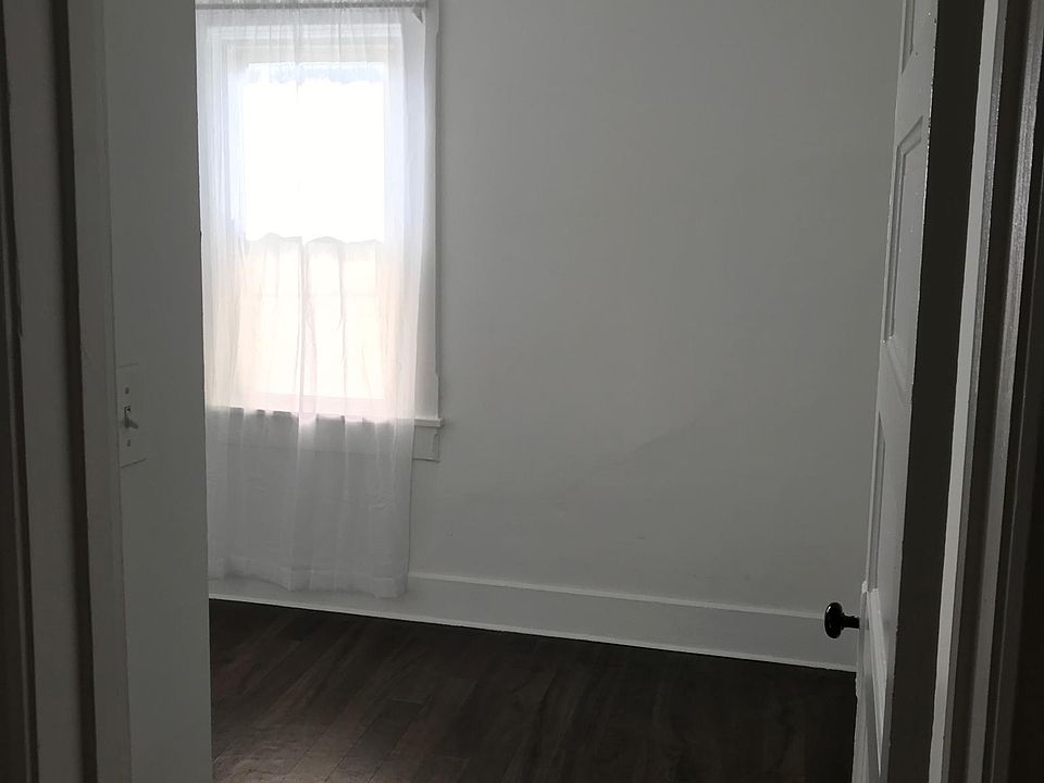 Entry to the back bedroom