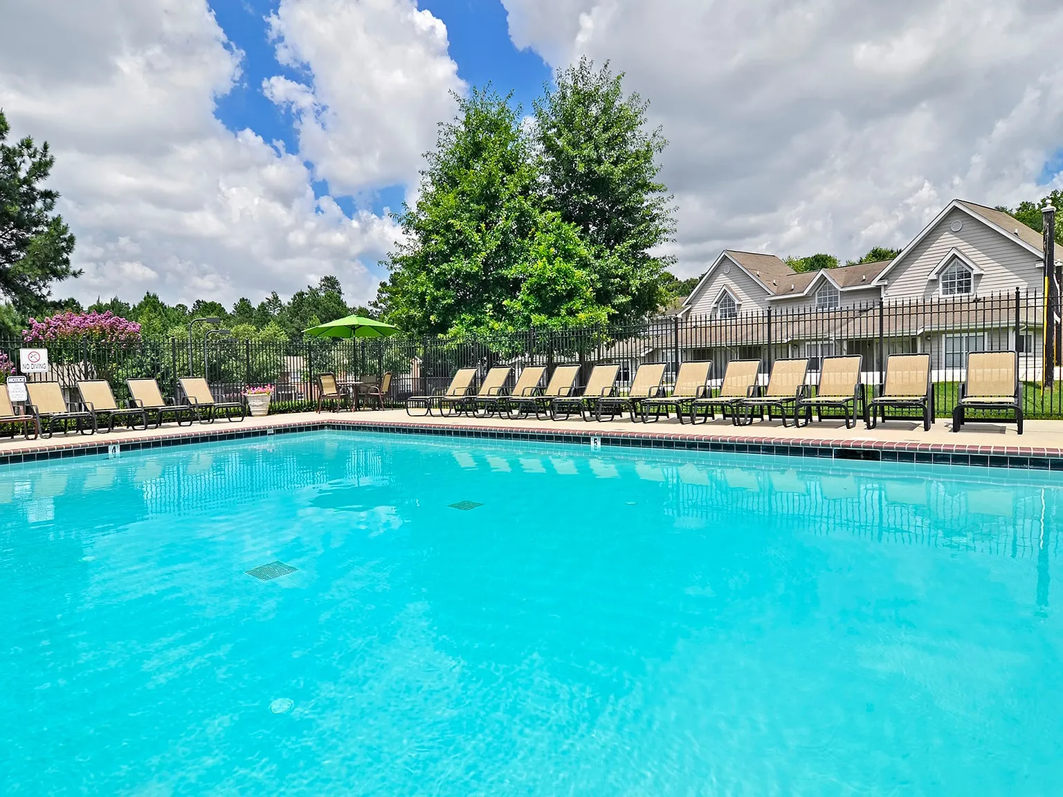 The Townhomes at River Club — Photo 1
