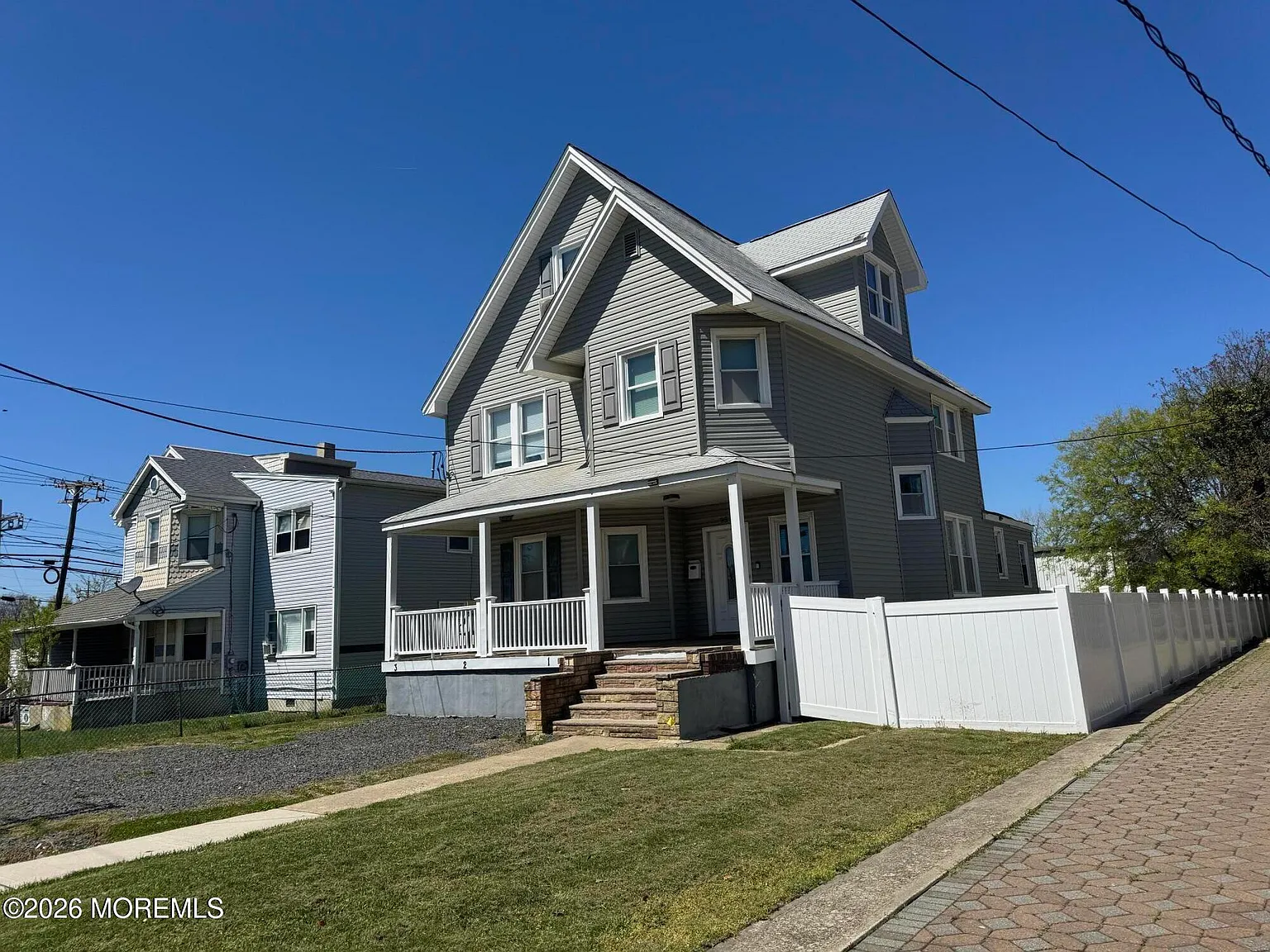 4 bed, 2997 sqft, $4,000 — Photo 2