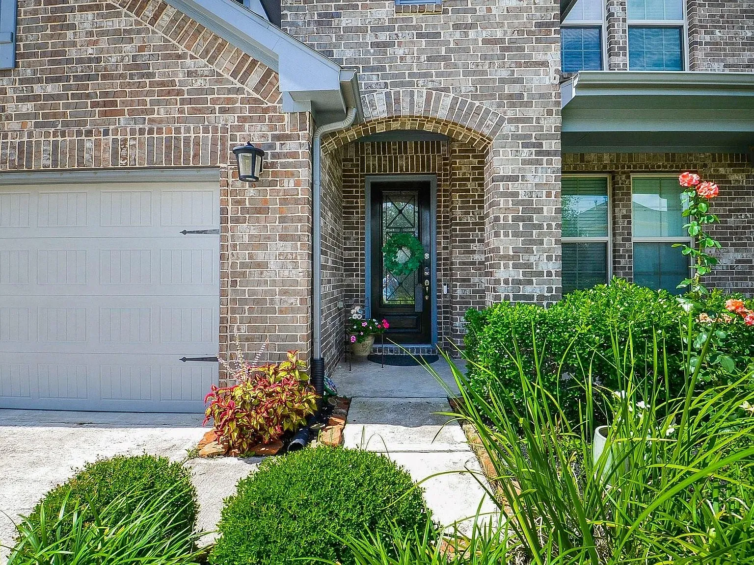5 bed, 3.0 bath, 2568 sqft, $2,700 — Photo 3