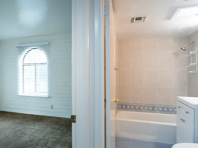 565 N Macnab Dr #A — Photo 14