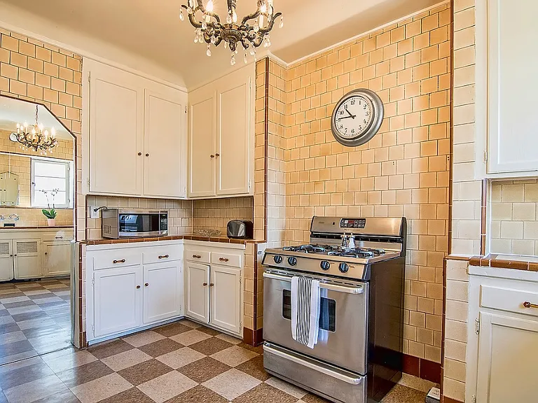 1442 N Hayworth Ave #A — Photo 8