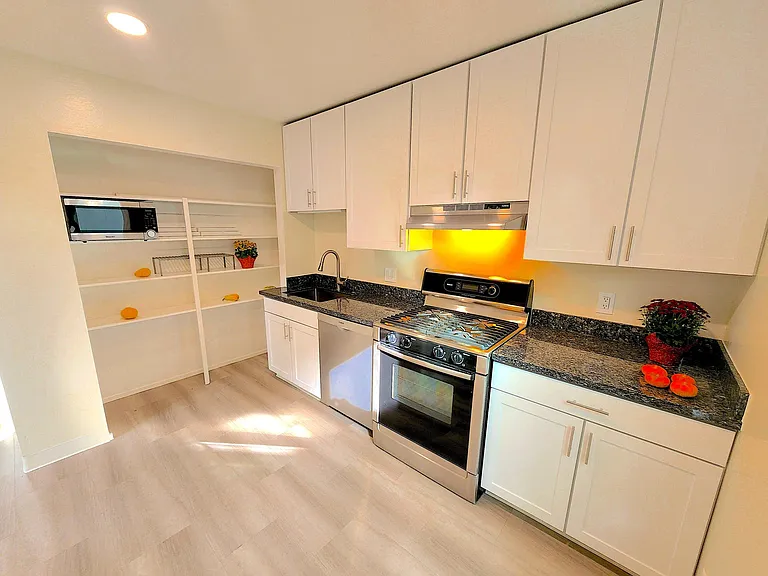 44 Aquinas Dr — Photo 2
