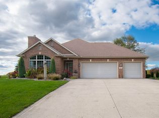 2506 Cobblestone Ln, Kendallville, IN 46755