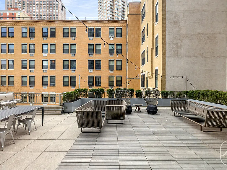 561 10th Ave #4I — Photo 23